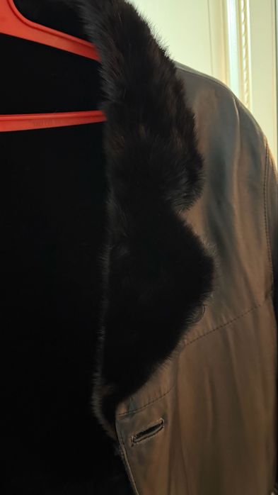 Кожаная куртка с норкой