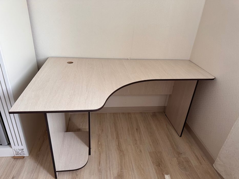 Компьютерный стол, угловой