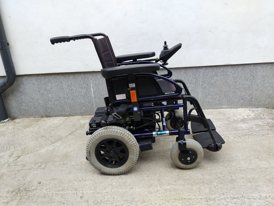 Cărucior - scaun electric pentru persoane cu dizabilități
