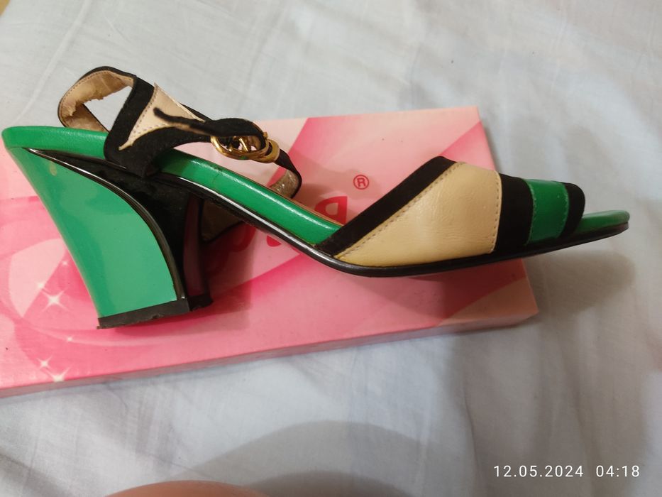 Женские босоножки