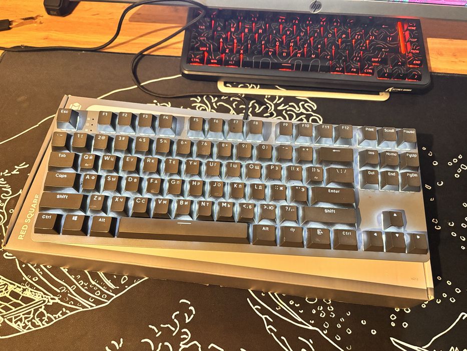 коавиатура io typex gradient by red square