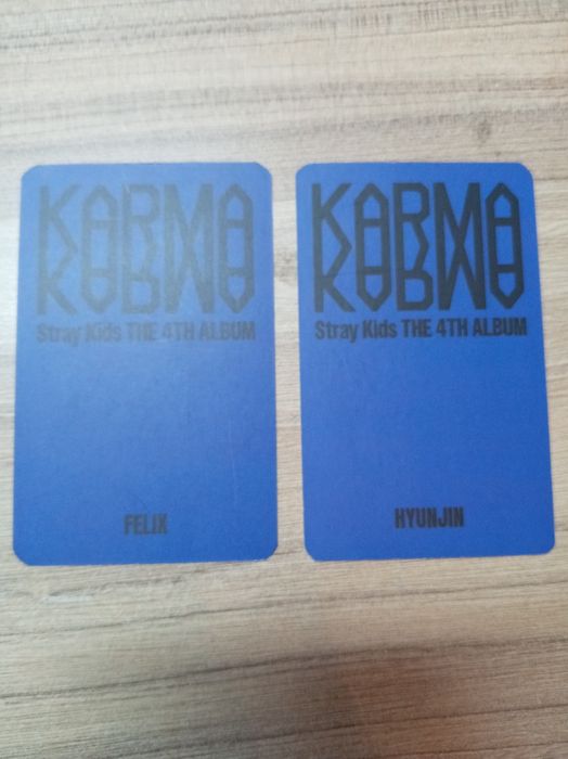 Stray kids official cards