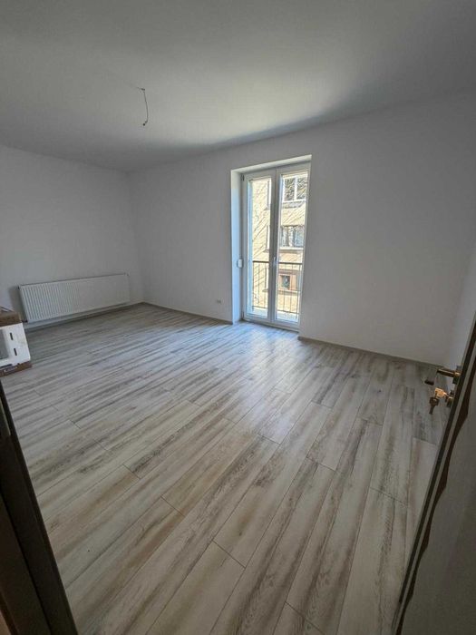vand apartament decomandat LUNCA