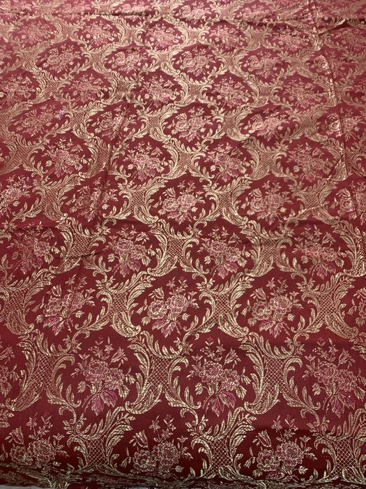 Чисто нова жакардова кувертюра за спалня, с ресни