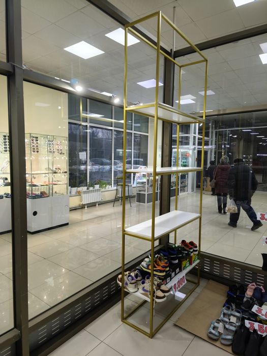 Стеллаж, витрина, полки