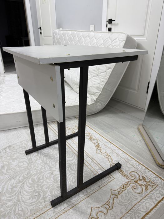 Столик маленький