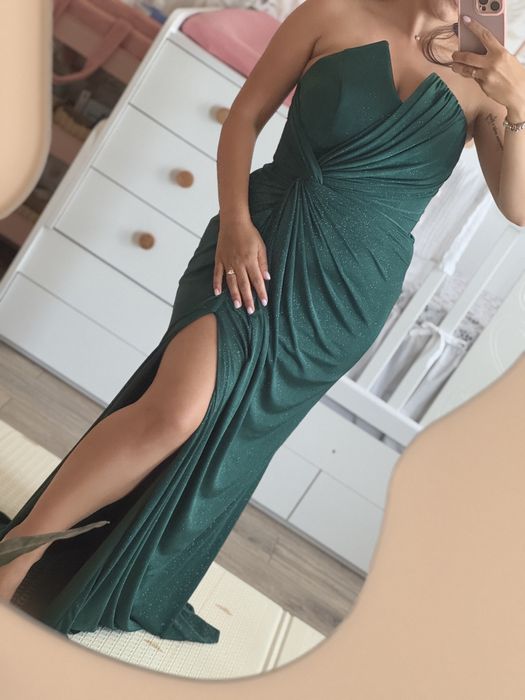 Официална рокля.