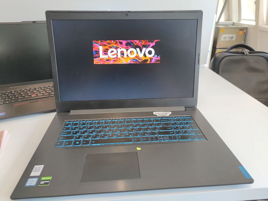 Продам ноутбук 17 дюймов Lenovo