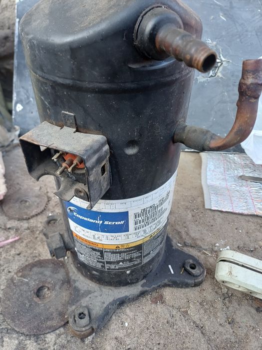 Продам б/у компрессор для холодильника.