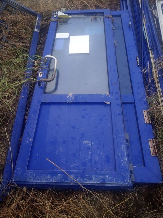 Продам двери алюминиевые