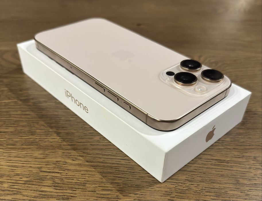 Apple iPhone 16 Pro Max 256GB Desert Titanium НЕ е 17 Pro Max Air