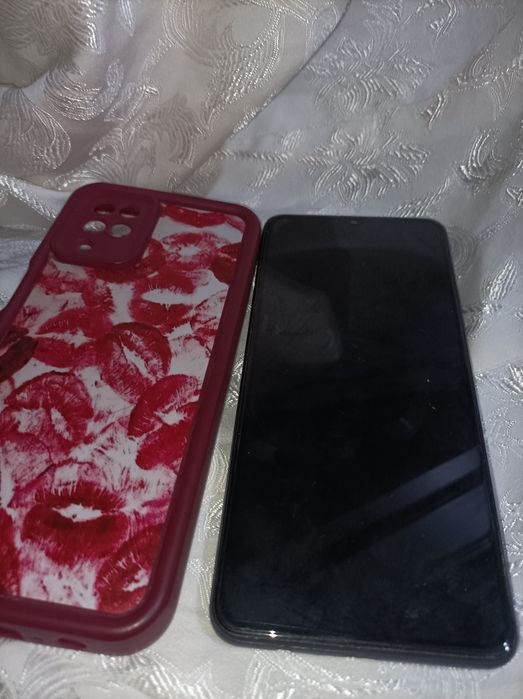 Samsung M12 karobkasi bor