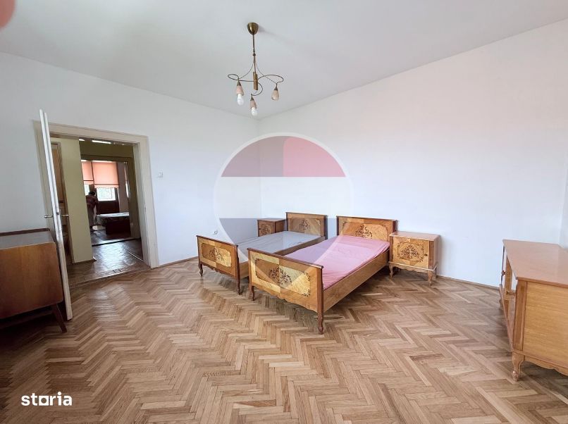 Casă spațioasă cu curte proprie și pivniță amenajabilă-Zona Piața Cluj