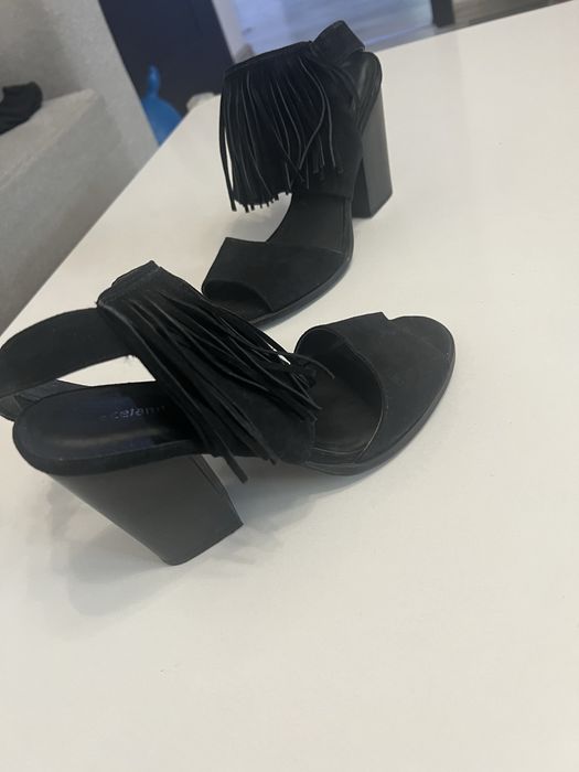 Pantofi cu toc, numarul 37