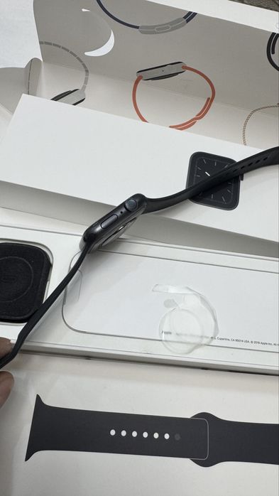 Продаю смарт часы Apple Watch Series 5