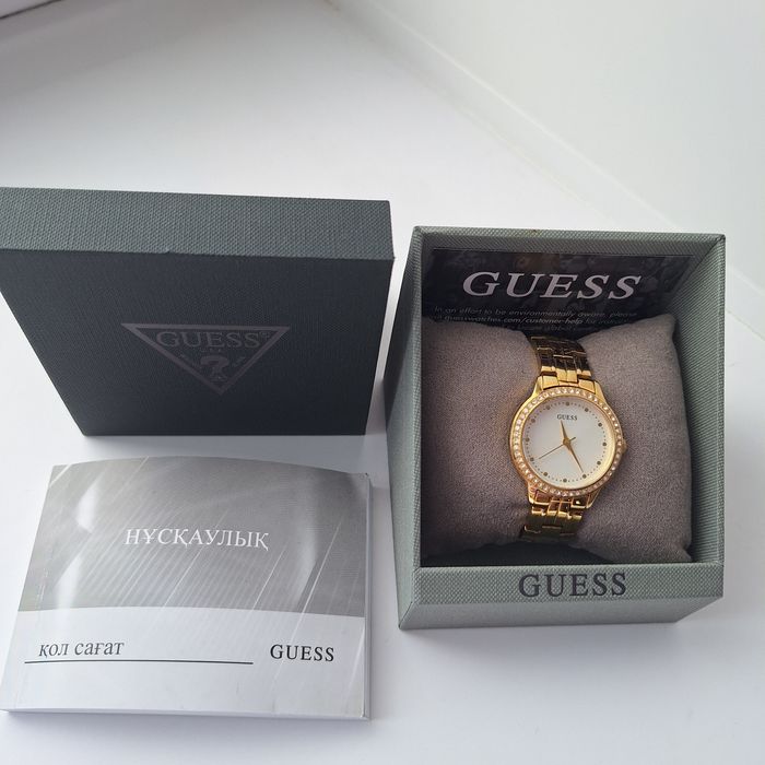 Часы женские GUESS