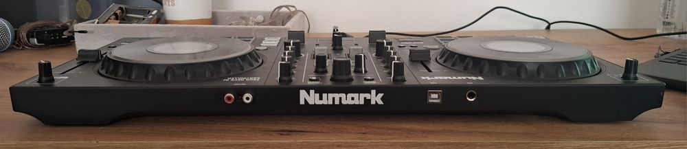 Vand Consola DJ,mixer pasiv si boxe active