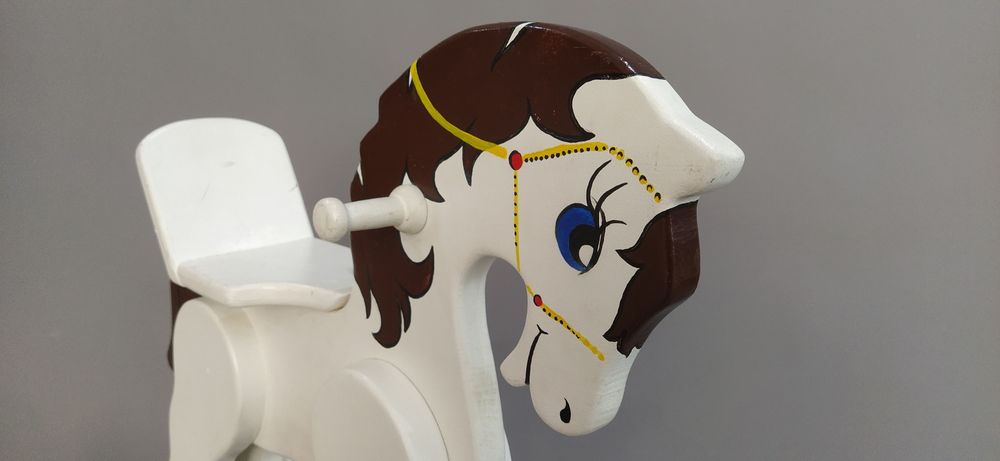 Лошадка качалка детская, деревянная.