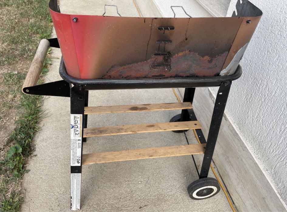 Grill cu carbune pentru gradina