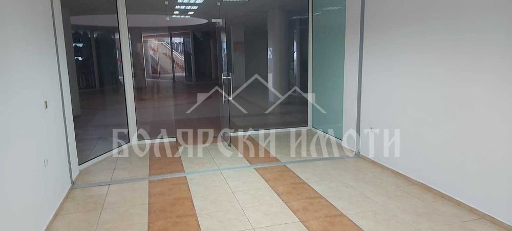 Дава се под наем Магазин в Велико Търново, Център - 35 кв.м за 128 € - Снимка #1
