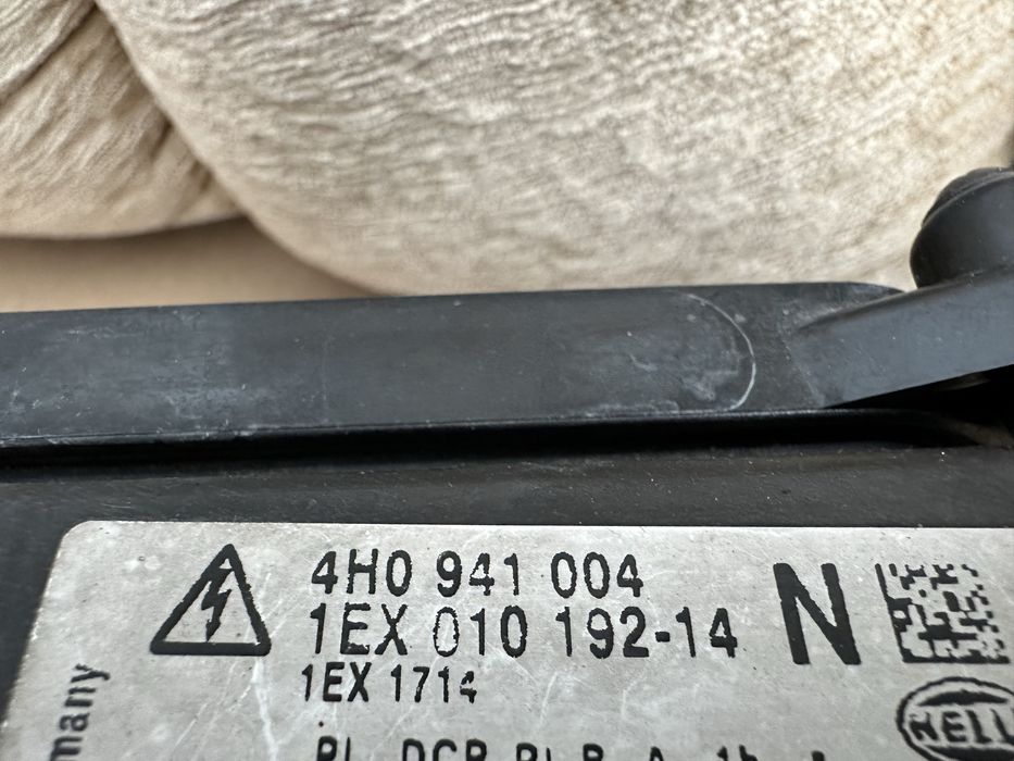 Faruri / Far stanga, Far dreapta Audi A8 2010-2014