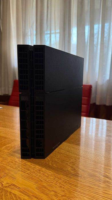 PlayStation 4 (PS4 standard) 500GB + controller + jocuri