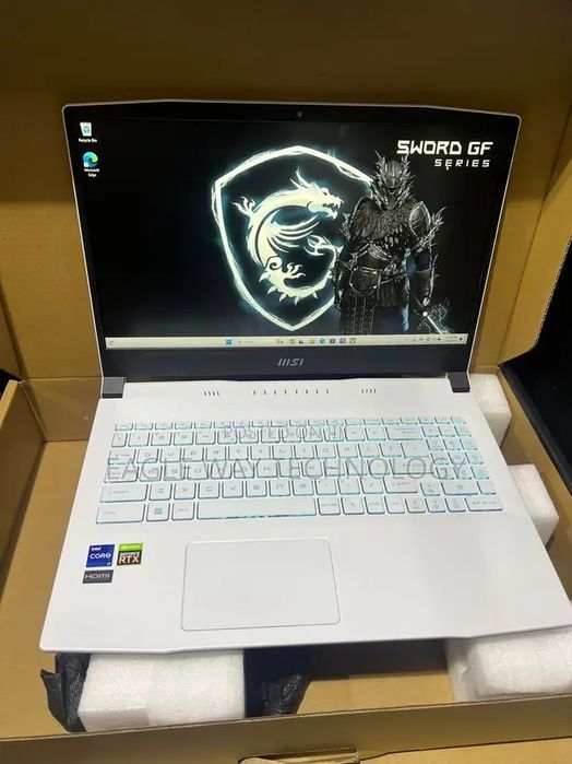 MSI Swort 15 intel i7. 11800H