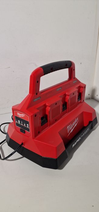 Statie incarcare Milwaukee packout  an 2026 Rapid chargher Milwaukee