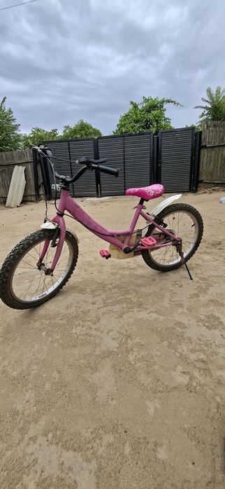 Vand 2 Biciclete 4-7 ani baiat si 8-10 ani fata