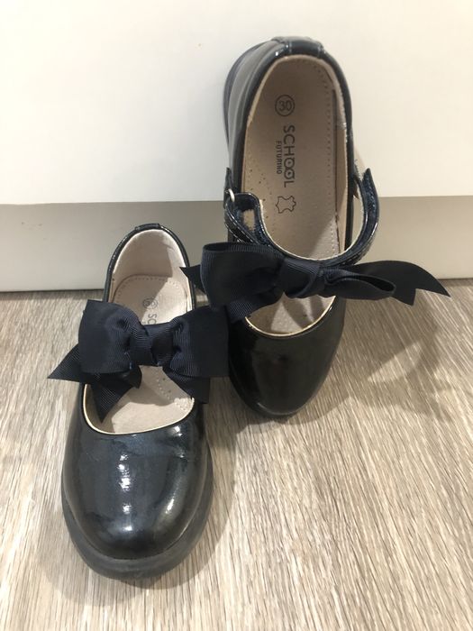 Школьные туфли