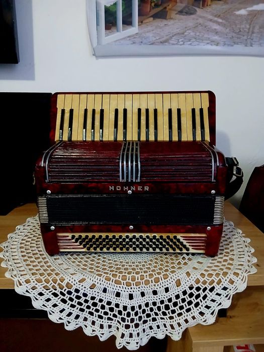 Vând acordeon Hohner Verdi 2