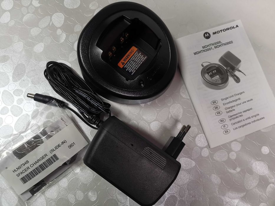 vand incarcator statie portabila MOTOROLA in cutia originala - NOU