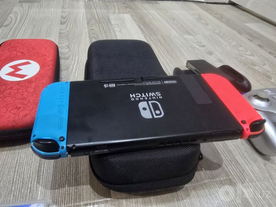 Продам Nintendo Switch(V2) полный комплект + бонусы!