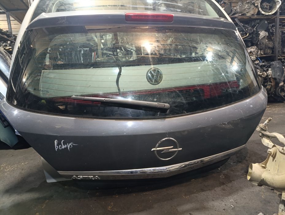 Крышка багажника на Опель Астра Н хетчбек