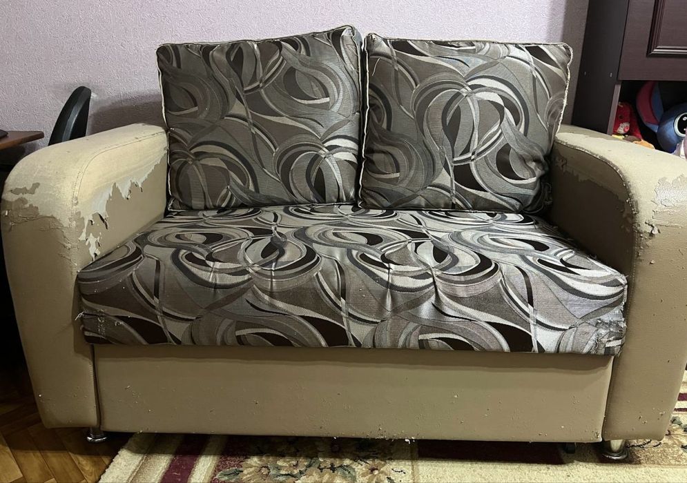 Продам 2 дивана (большой и мини)