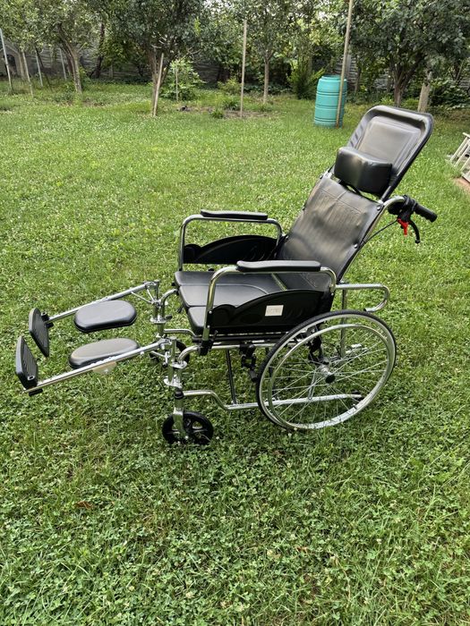 Vand scaun cu rotile pentru persoane  cu dizabilitati