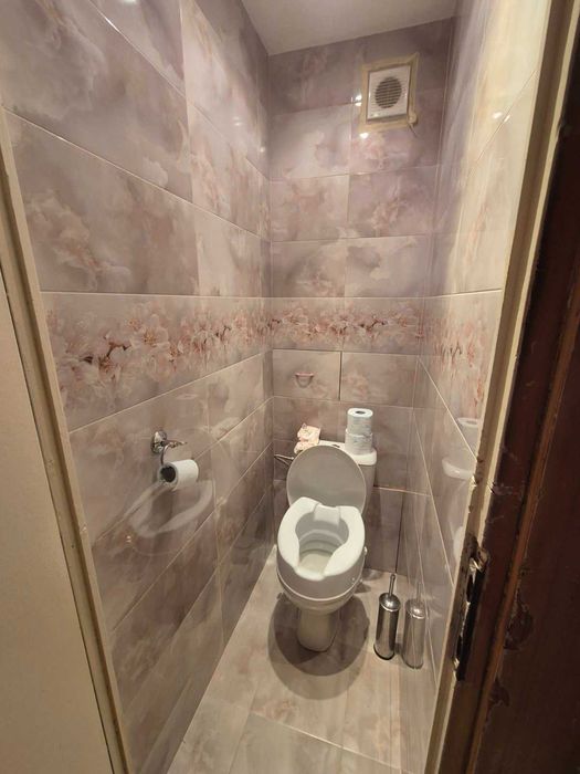 Дава се под наем Четиристаен апартамент в Варна, Цветен квартал - 80 кв.м за 160000 € - Снимка #13