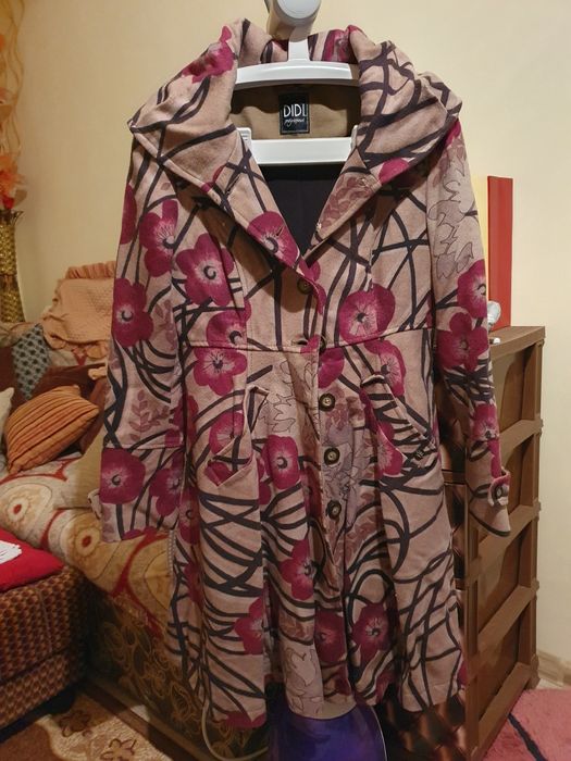 Дамско цветно палто Л размер