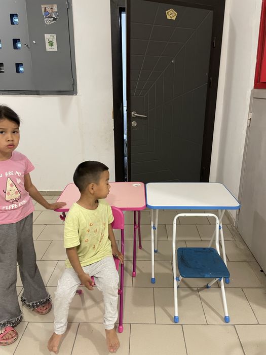 Парта для мальчика и девочка