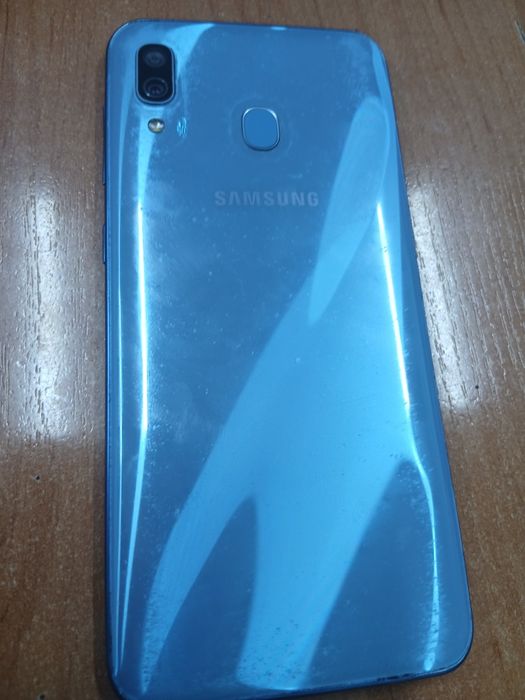 Продам  сотовый Samsung A 30