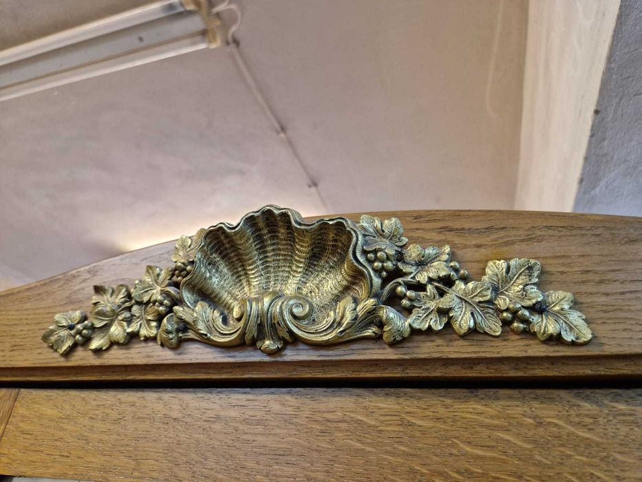 Дъбов френски гардероб с огледало и месингови орнаменти, два броя