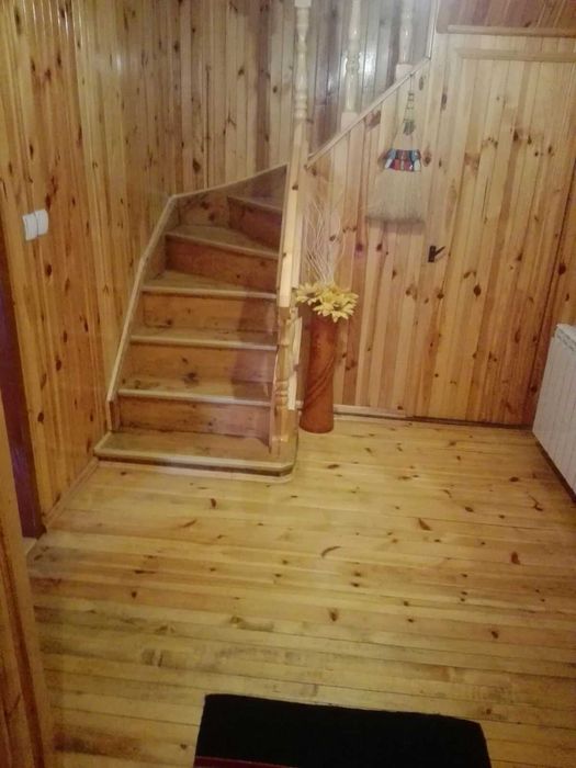 Продавам къща за живеене и къща за гости с голям двор