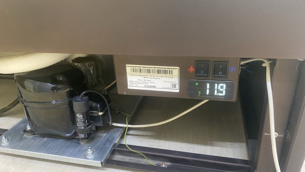 Витринный холодильник