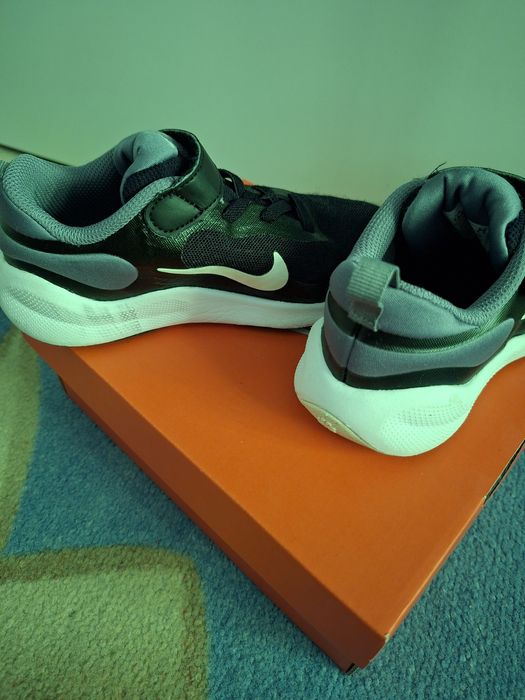 Маратонки Nike Revolution 7 28.5