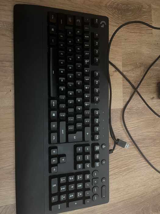 Tastatura Logitech G213