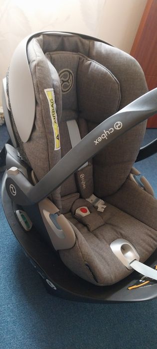 Scaun de mașină pentru bebe