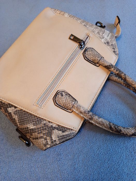 Женские сумки через плечо