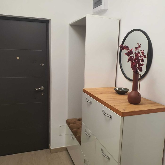 Inchiriez apartament 3 camere, 79 mp, str. Martir Horia – renovat, mobilat complet, 2 băi
