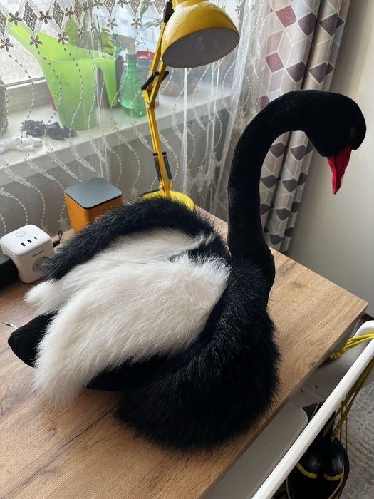 Детская игрушка лебедь