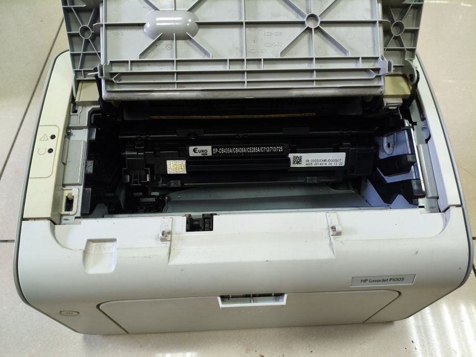Продам принтер HP 1005.